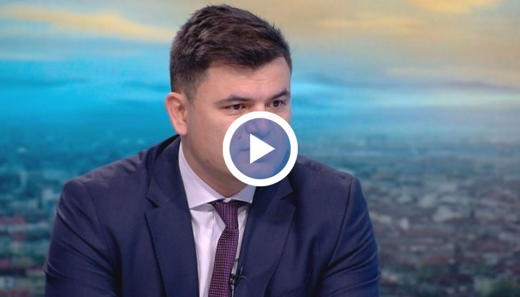 Икономистът смята, че изходът от кризата е рестарт на инвестиционния процес. Той даде за пример IT сектора, където през изминалата 2020 г. са създадени над 7500 работни места