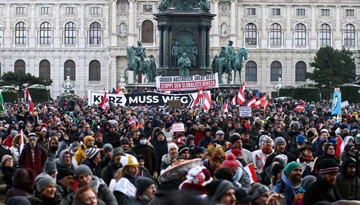 10 000 демонстранти скандират "Оставка на правителството", "Медиите лъжат