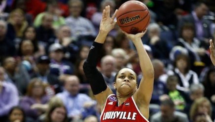 "Имах тежки симптоми. Не можех да дишам, кашлях кръв. Болката в белите дробове беше невероятно силна", разказва баскетболистката от НБА Ейжа Дур