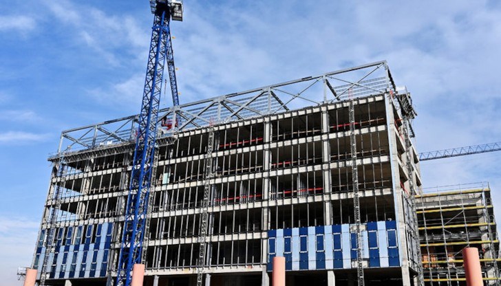 Проверява се разрушена сграда, която е била възбранена в полза на държавата. Именно на нейно място се строят новите офиси на "Нова телевизия"