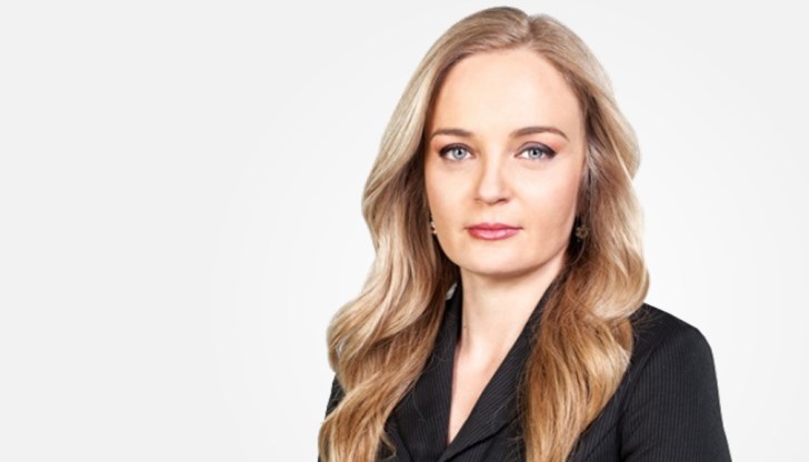 Тя е заявила намерението си пред новото ръководство веднага след освобождаването на Венелин Петков в края на миналата година. Тръгва си сега, след като е уточнила и последните подробности с Антон Хекимян, новия директор на новините Тя е заявила намерението си пред новото ръководство веднага след освобождаването на Венелин Петков в края на миналата година. Тръгва си сега, след като е уточнила и последните подробности с Антон Хекимян, новия директор на новините