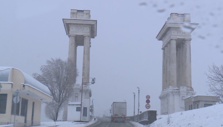 От утре всички наши сънародници, които пристигат от Румъния, ще бъдат посрещани на границата от екип на РЗИ и ако нямат отрицателен PCR тест, направен в рамките на 72 часа, ще бъдат поставяни под 10-дневна карантина