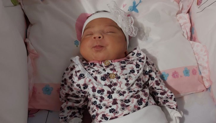 Малката принцеса е второ дете за младата двойка Стела и Виктор Мирчеви