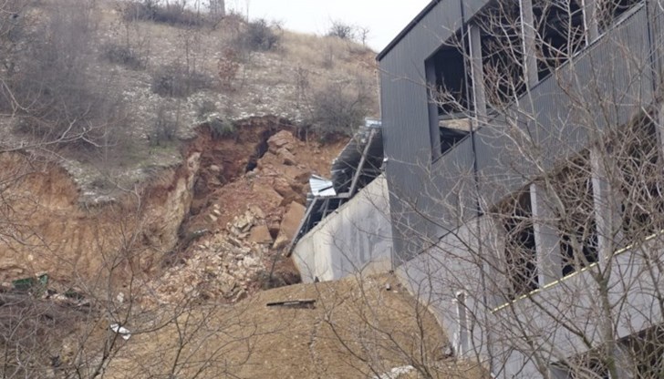 Срутището засегна сградата на компостиращата инсталация