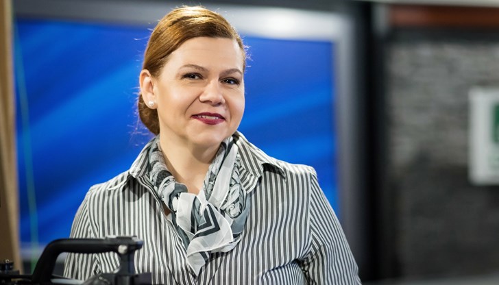 Обективно сме щастливци в оазисчето: хем европейци, хем на завет. Така че, тихо, да не събудим падишаха! НОЩ е, а и до главата му, нали помним какво има освен кюлчета и пачки?