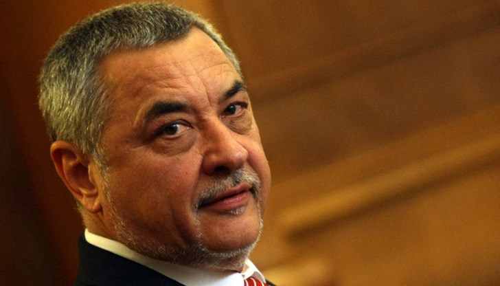 Лобистките поправки в текстовете за издаване на разрешително за водовземане и за ползване на воден обект се правят под предлог, че ще бъде намалена административната тежест за земеделските стопани Лобистките поправки в текстовете за издаване на разрешително за водовземане и за ползване на воден обект се правят под предлог, че ще бъде намалена административната тежест за земеделските стопани