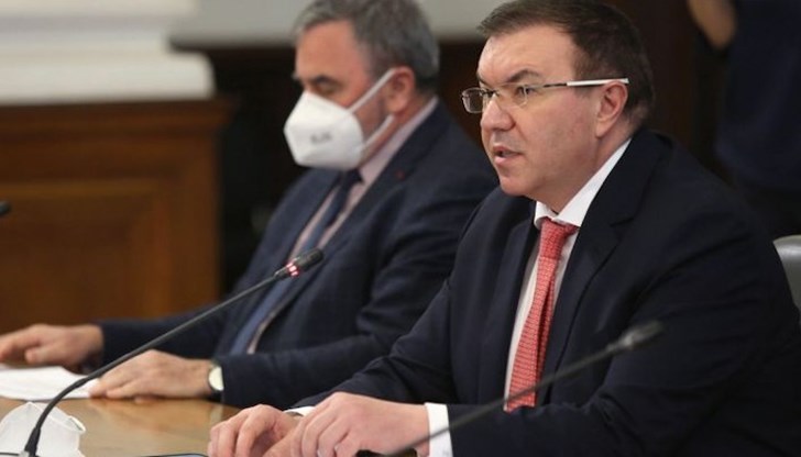 Министър Ангелов поясни, че затварянето ще започне от последните отворени бизнеси
