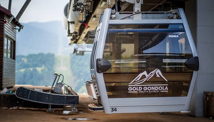 Трасето е 9 км, а 55-те кабинки могат да превозват 600 пътници на час