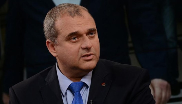 Според него под фасадата за правата на „сънародниците ни“ зад граница, се прави поредният опит за атака срещу Изборния кодекс