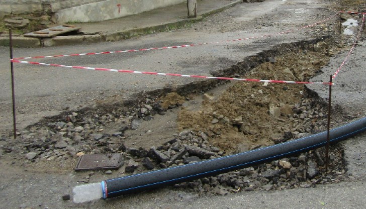 Ситуацията е екстремна в най-студените дни, момичетата носят 200 литра вода в туби Ситуацията е екстремна в най-студените дни, момичетата носят 200 литра вода в туби