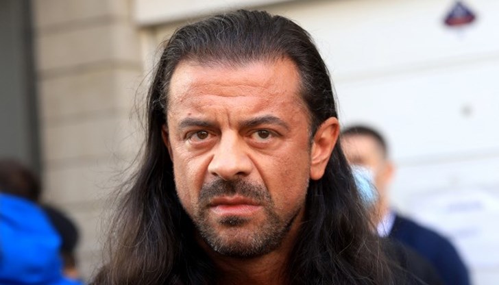 "Колко бармана или сервитьора видяхте по телевизиите да се жалват и изказват, реват собствениците които ги експлоатират и печелят на техен и наш гръб като посетители от години с 300-400% надценки", възмущава се русенец в социалната мрежа "Колко бармана или сервитьора видяхте по телевизиите да се жалват и изказват, реват собствениците които ги експлоатират и печелят на техен и наш гръб като посетители от години с 300-400% надценки", възмущава се русенец в социалната мрежа