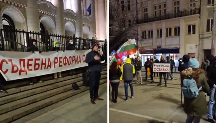 Десетки демонстранти от "Системата ни убива" също протестират в София