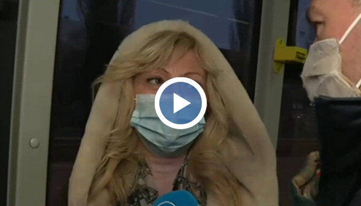 Пътничка се оплаква от запис на предупреждение за носене на маска, който чува всеки ден по 66 пъти