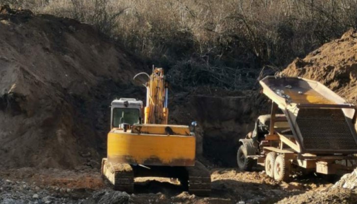 Дори вече се изкупуват частни земи, които се разкопават заради златото, а след това терените не се възстановяват, разказват природозащитници Дори вече се изкупуват частни земи, които се разкопават заради златото, а след това терените не се възстановяват, разказват природозащитници