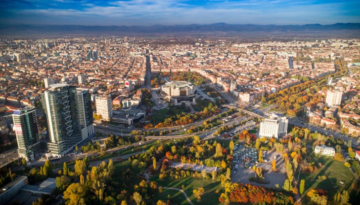 Столицата сякаш е друга планета, съпоставяйки я с другите “големи” градове в страната. Било то Пловдив, Варна, Бургас или Русе Столицата сякаш е друга планета, съпоставяйки я с другите “големи” градове в страната. Било то Пловдив, Варна, Бургас или Русе