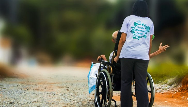Хората с увреждания могат да изберат от кого, кога, къде и по какъв начин да се осъществи личната помощ