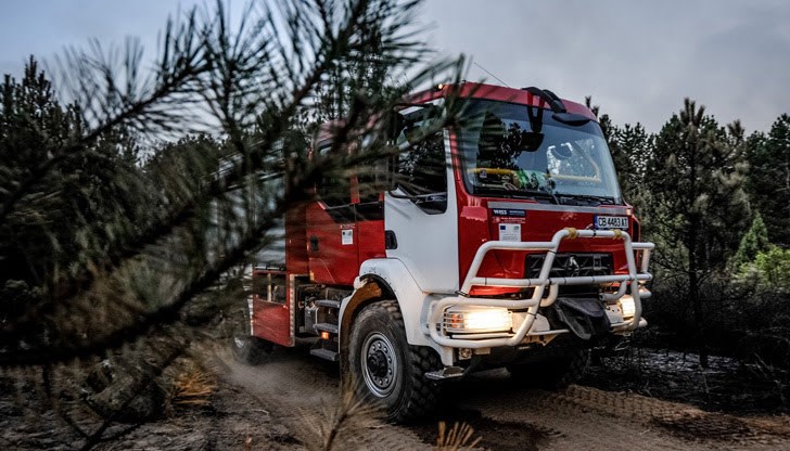 Пожарникарите угасиха и пламнал климатик в село Красен