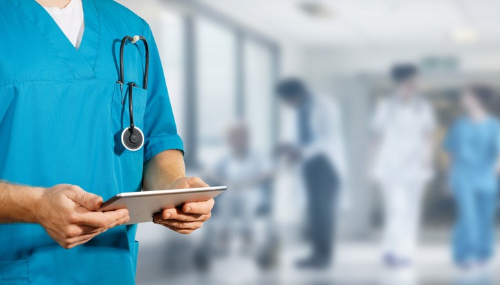 96 души пък са с опасност за живота заради усложнения след ваксинацията