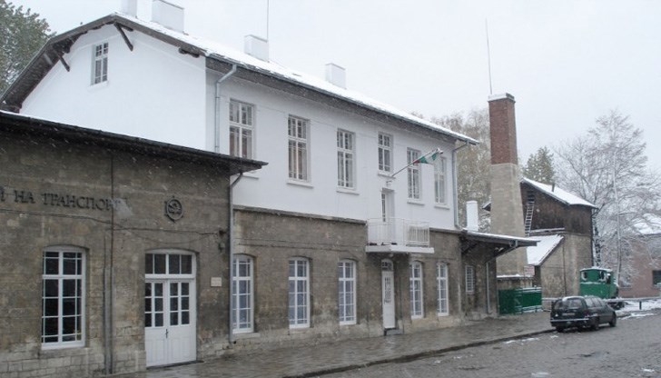Сградата е била първата жп гара в България