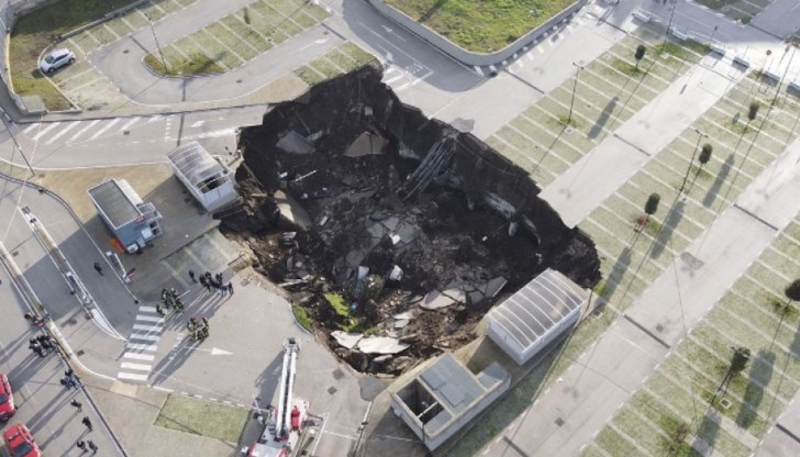 Свидетели разказват за силен тътен и облак прах на паркинга на болницата, където по време на първата вълна на пандемията бе отворено отделение за пациенти с Covid-19