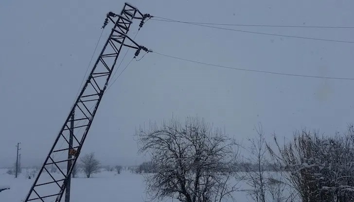 По-рано през деня поради повреди в далекопроводите осем населени места от област Русе останаха без ток