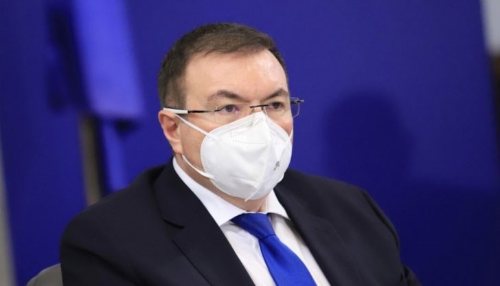 Въпреки приемливите и не толкова строгите, по думите му, мерки на фона на другите страни от Европейския съюз