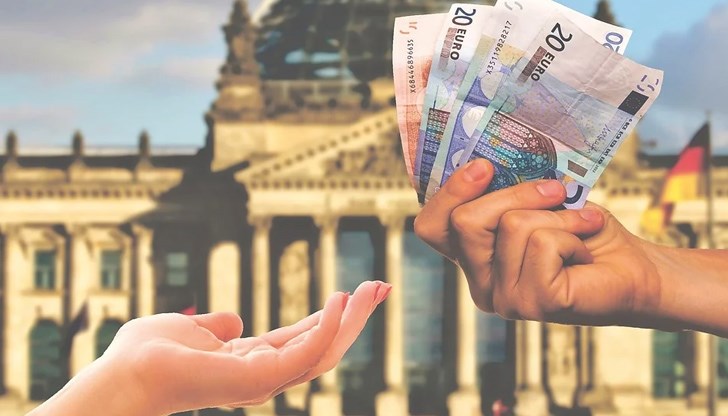 През 2024 г., най-вероятно в някой от петъците на трите летни месеца, България ще приеме еврото. Това са очакванията ва финансовия министър Кирил Ананиев и управителя на БНБ Димитър Радев