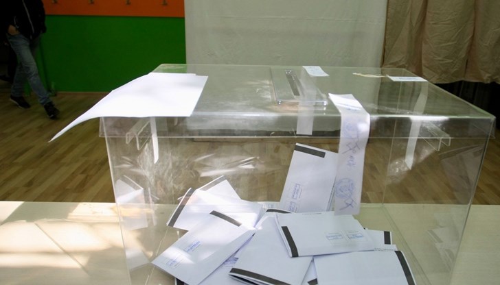 Българските закони не предвиждат гласуване от разстояние - например по пощата или по интернет