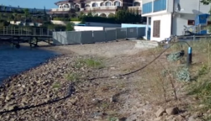 Целта на акцията е земята по крайбрежието да бъде определена като земеделска, а не като плаж