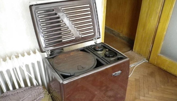 Разхождахме по долни гащи и потник из целия апартамент, колкото си искахме. Защото беше топло навсякъде – и в кухнята, и в банята, че даже и в общите коридори