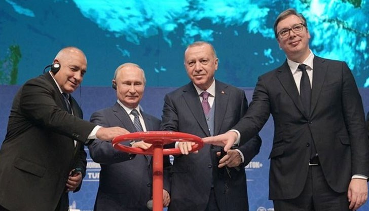 Защо премиерът на България не присъства на пускането на тръбата, която трябваше да превърне страната ни в "стратегически газоразпределителен център"?