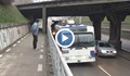 Част от тролейбусната мрежа се стовари върху кола на булевард "Липник"