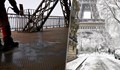 Айфеловата кула замръзна