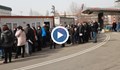 Опашка от желаещи да се ваксинират се изви пред "Пирогов"