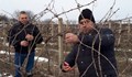 Галин Григоров заряза лозите в Пиргово