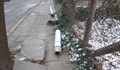 Тръби за газ се търкалят по тротоар в центъра на Русе