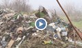 Още не е разчистено незаконното сметище в Русе, камионите затъват в калта
