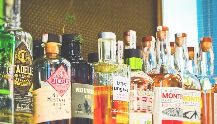 Мярката за забрана за продажба на алкохол след 20.00 ч. ще продължи до края на февруари