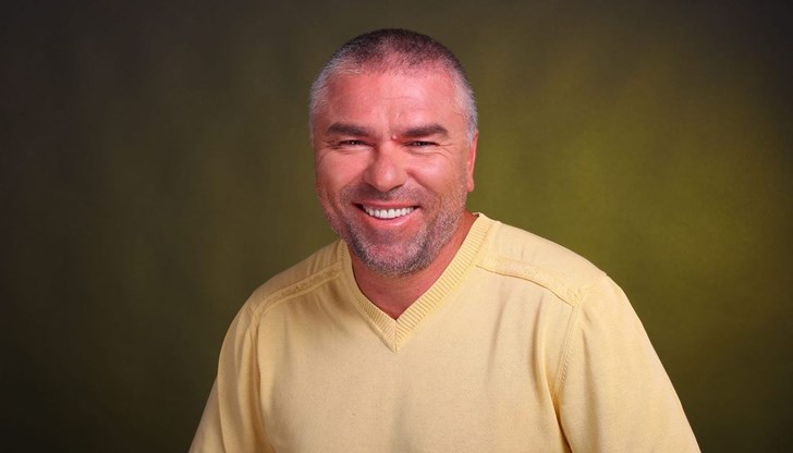 Това, което виждаме, е че този стъпил на бедността и нещастието успех на г-н Марешки го е докарал до пълна самозабрава