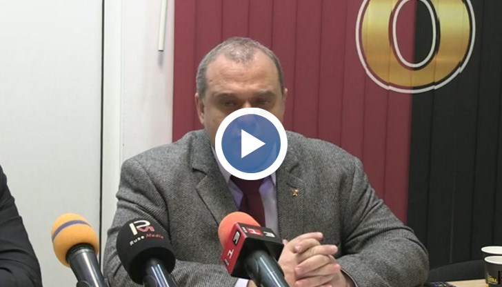 Искрен Веселинов отчете, че е бил вносител на 90 законопроекта и 19 проекта за решения на парламента.