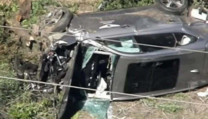 Пожарникари са рязали колата, за да извадят голф легендата