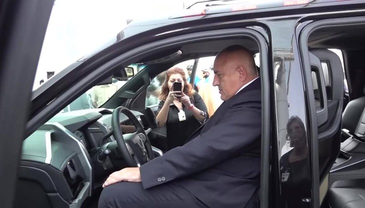 Ако в горепосочения период все пак забележите премиерското тяло да обикаля страната и да прави дежурната си агитация с държавния джип – моля своевременно да уведомите ЦИК Ако в горепосочения период все пак забележите премиерското тяло да обикаля страната и да прави дежурната си агитация с държавния джип – моля своевременно да уведомите ЦИК