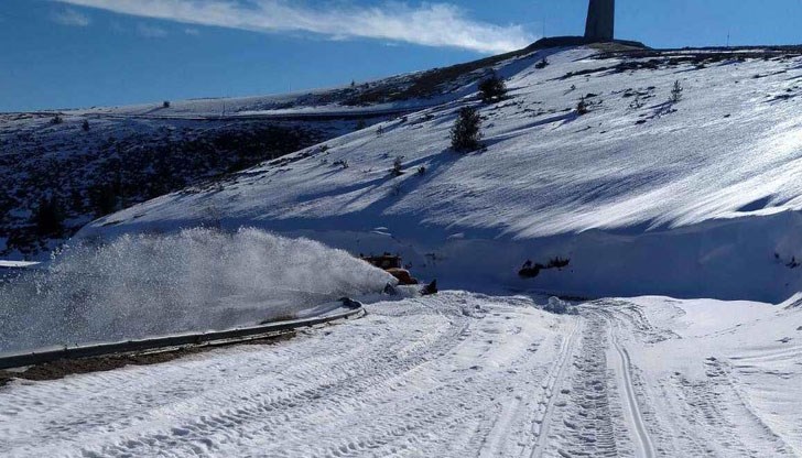 Остава забраната за движение на тирове