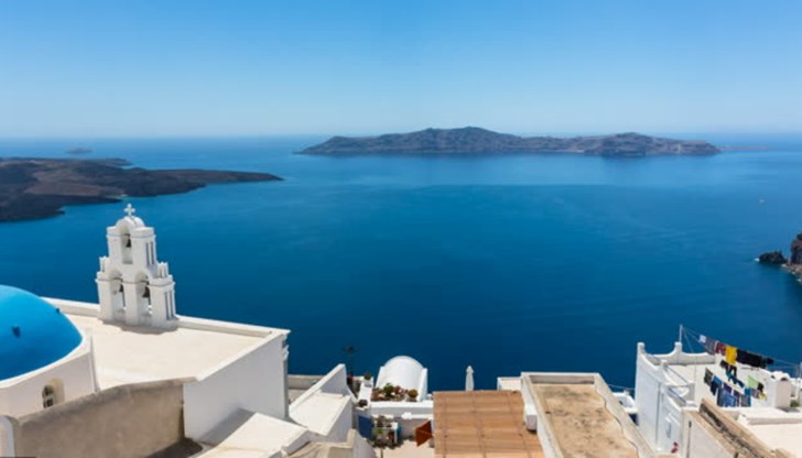 Започналият процес на ваксиниране - както в самата Гърция, така и в страните, от които идват най-много от посетителите ѝ, връща надеждите за осъществяването на летен туристически сезон Започналият процес на ваксиниране - както в самата Гърция, така и в страните, от които идват най-много от посетителите ѝ, връща надеждите за осъществяването на летен туристически сезон