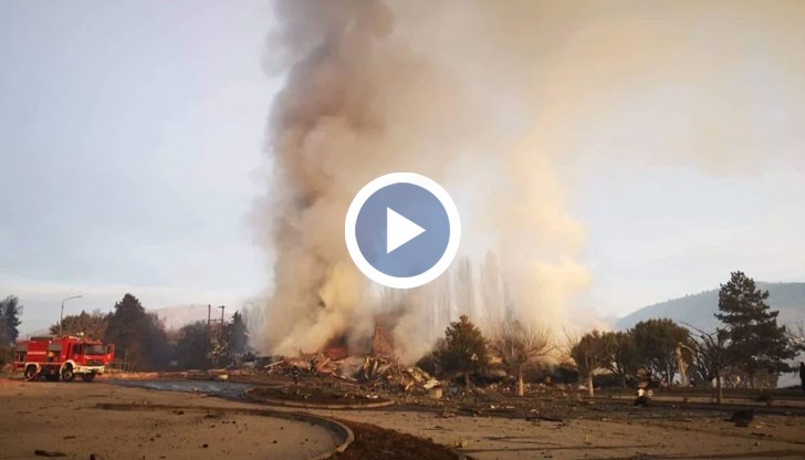 Взривната вълна е съборила триетажната сграда и е разпръснала фрагменти от стъкло и метални предмети в радиус от най-малко 80 метра