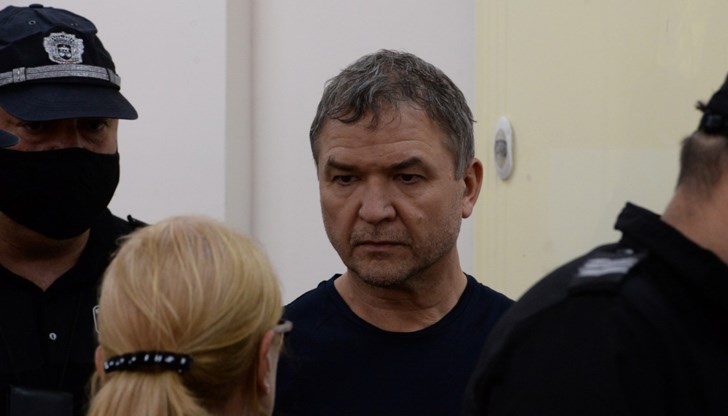 Според внесения от прокуратурата обвинителен акт известният бизнесмен е държал в дома си в Русе 50 броя археологически обекти Според внесения от прокуратурата обвинителен акт известният бизнесмен е държал в дома си в Русе 50 броя археологически обекти