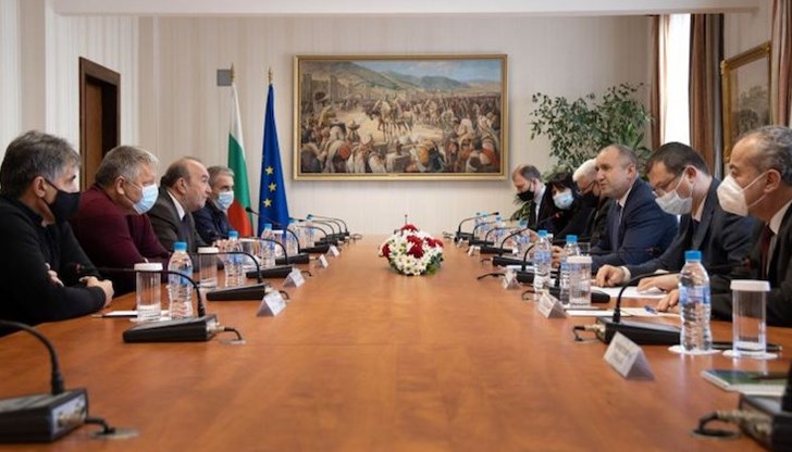 Те смятат, че държавното обвинение пренебрегва посегателствата срещу собствеността и личността в малките населени места