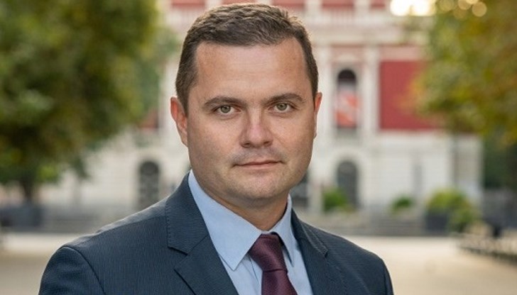 "Започнахме да изграждаме един общ регионален маркетинг на Община Русе и на Североизточния регион. Подготвяме нов инвестиционен профил, в който ще намерят място много дружества тук от района", разкрива кметът на Русе "Започнахме да изграждаме един общ регионален маркетинг на Община Русе и на Североизточния регион. Подготвяме нов инвестиционен профил, в който ще намерят място много дружества тук от района", разкрива кметът на Русе