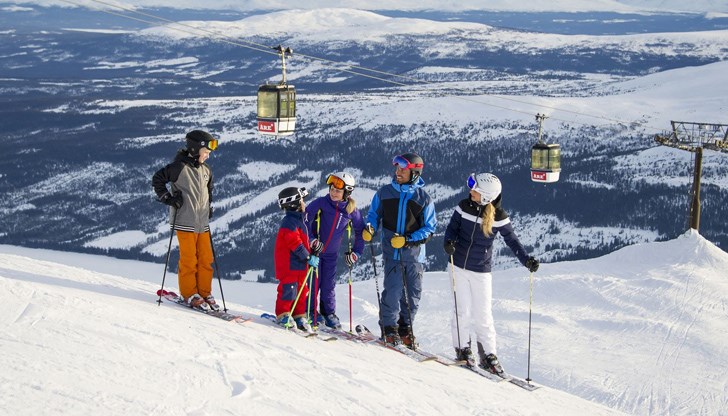 Наложените от правителството коронавирусни ограничения изискват хотелите и къщите за гости да работят максимум на 50 на сто от капацитета си Наложените от правителството коронавирусни ограничения изискват хотелите и къщите за гости да работят максимум на 50 на сто от капацитета си