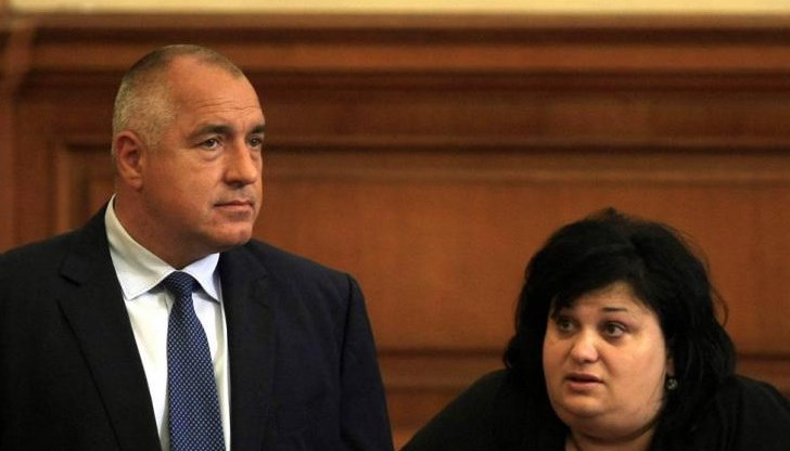 Спомнете си от 2009 година колко смени в представителството на ГЕРБ имаше, то не бяха технократи като Дянков, верни като Фидосова, важни като Цветанов. И всички са история, политически амбалаж, само Борисов остава неизменен, всички други са наемници